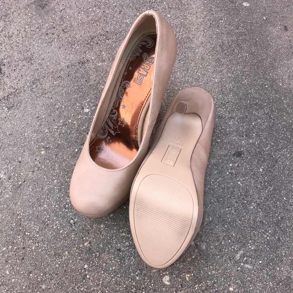 High Heels Size 7.5 - Picture 3 of 4